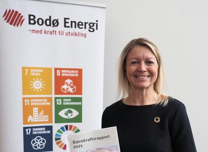 Mariann Meby med bærekraftsmålene 9 og 13